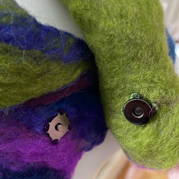 Hand crafted merino wool felted scarf - Picture 6 of 6